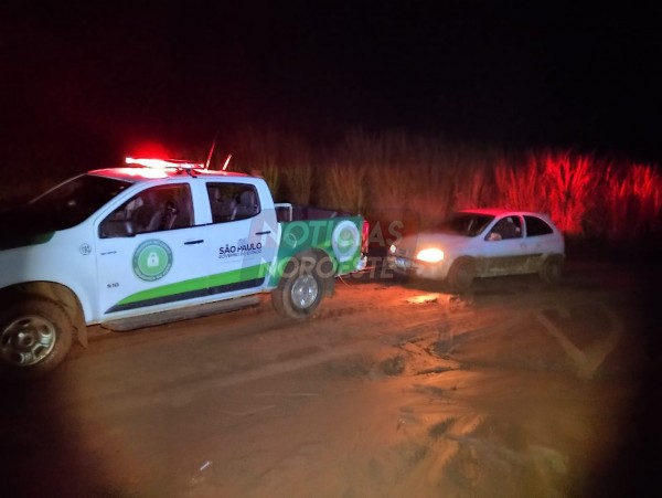 Polícia Ambiental resgata motorista atolado em canavial durante temporal em Fernandópolis
