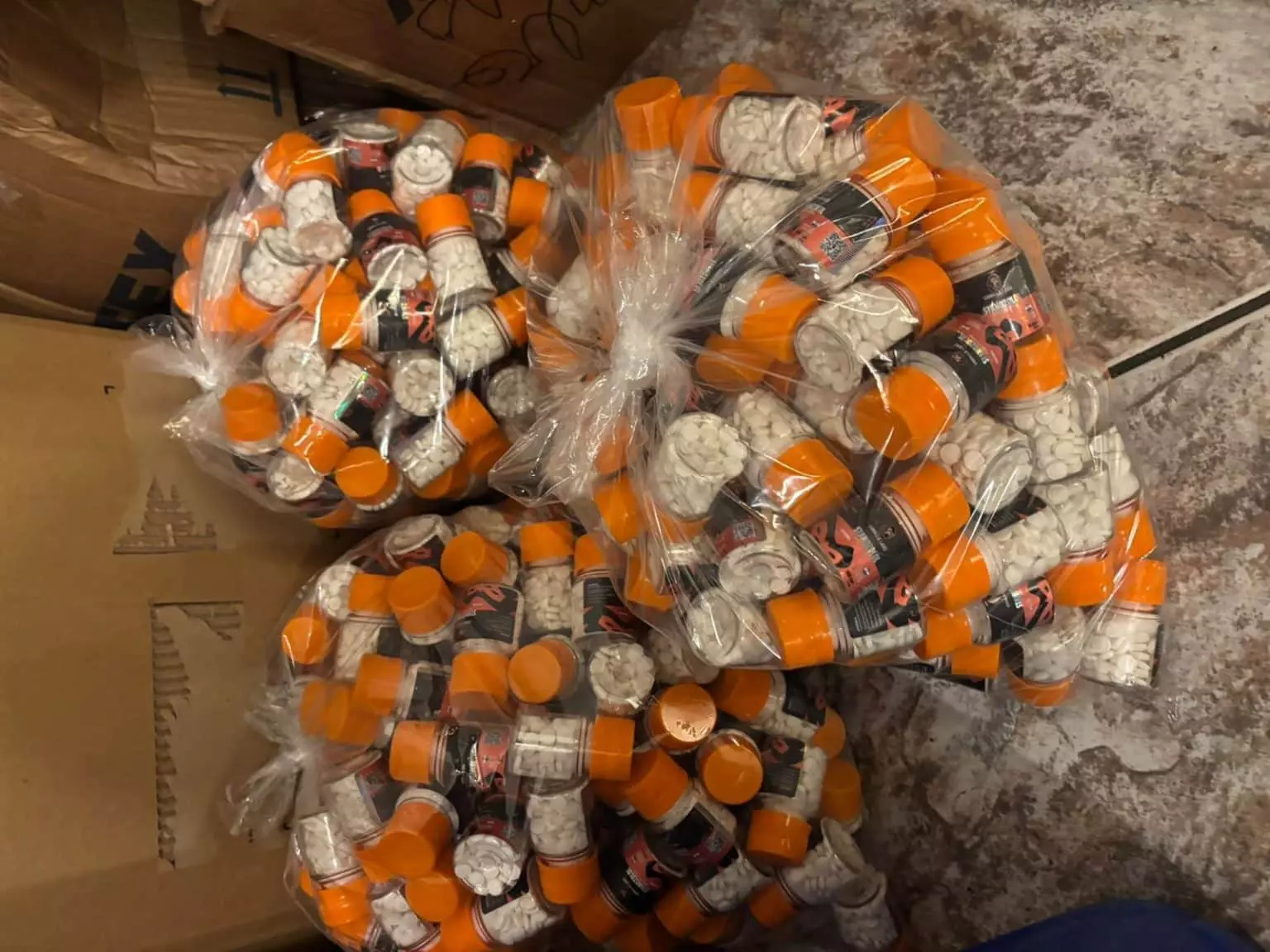 Polícia descobre laboratório clandestino de medicamentos e canetas emagrecedoras em São Paulo